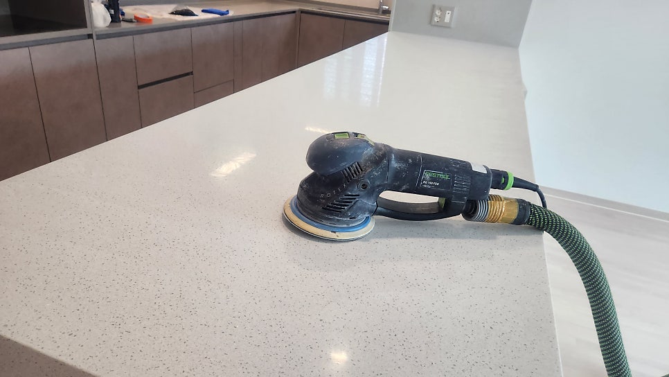 Festool 샌더로 아일랜드 연마